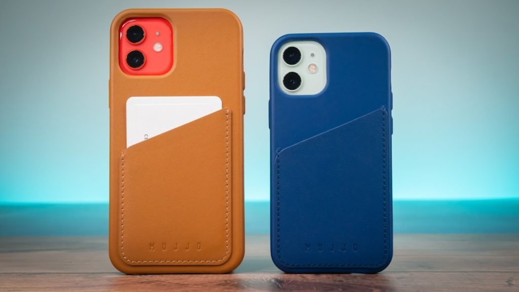 Two iPhones standing side by side in leather cases.
iPhone 12 and iPhone 12 Mini side by side